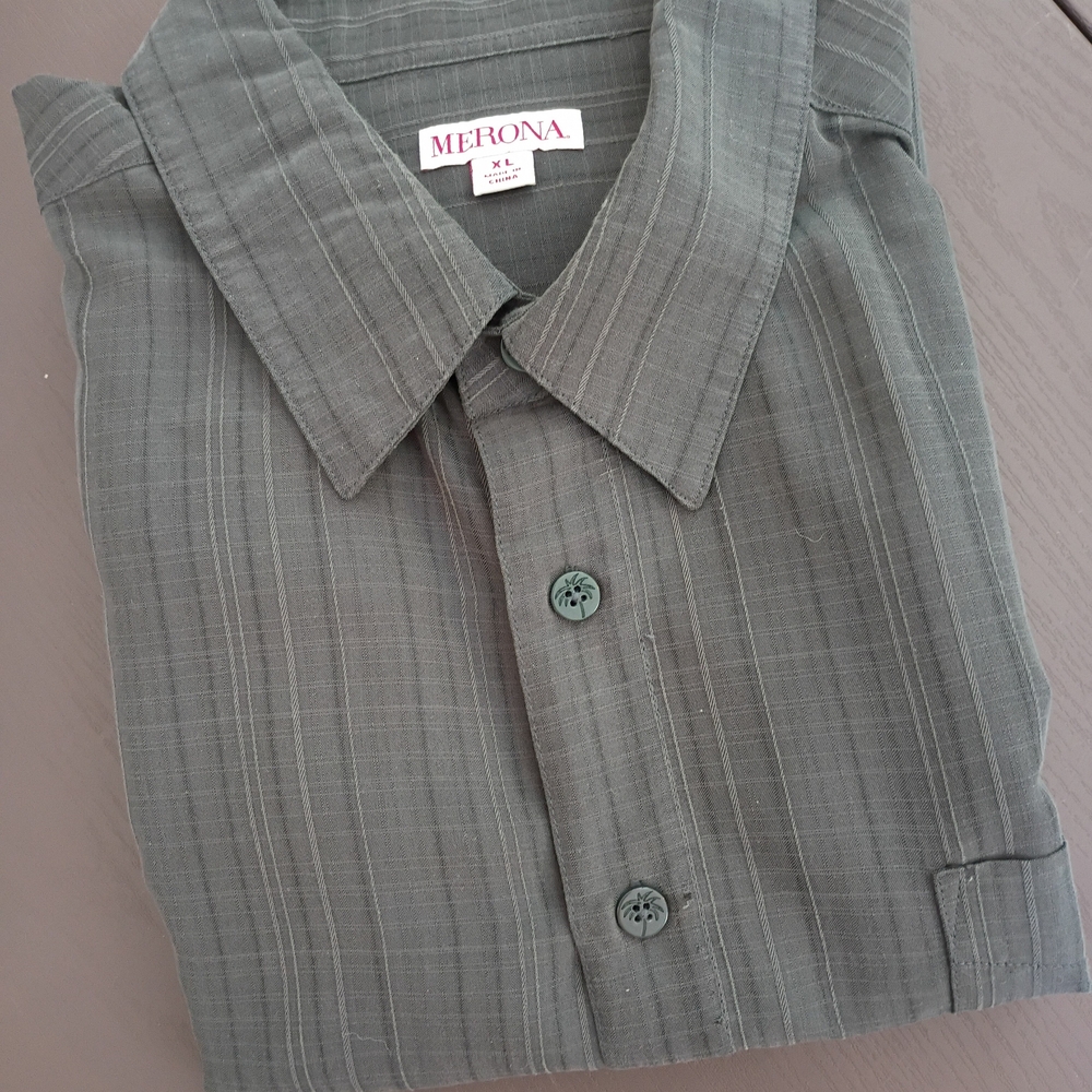 Merona Men's Charcoal Gray Striped Button Down Shirt. Palm Buttons. Worn